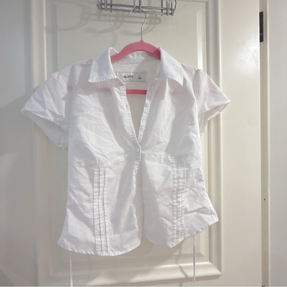 Hollister Women's White poplin Short Sleeve Top - Picture 2 of 3